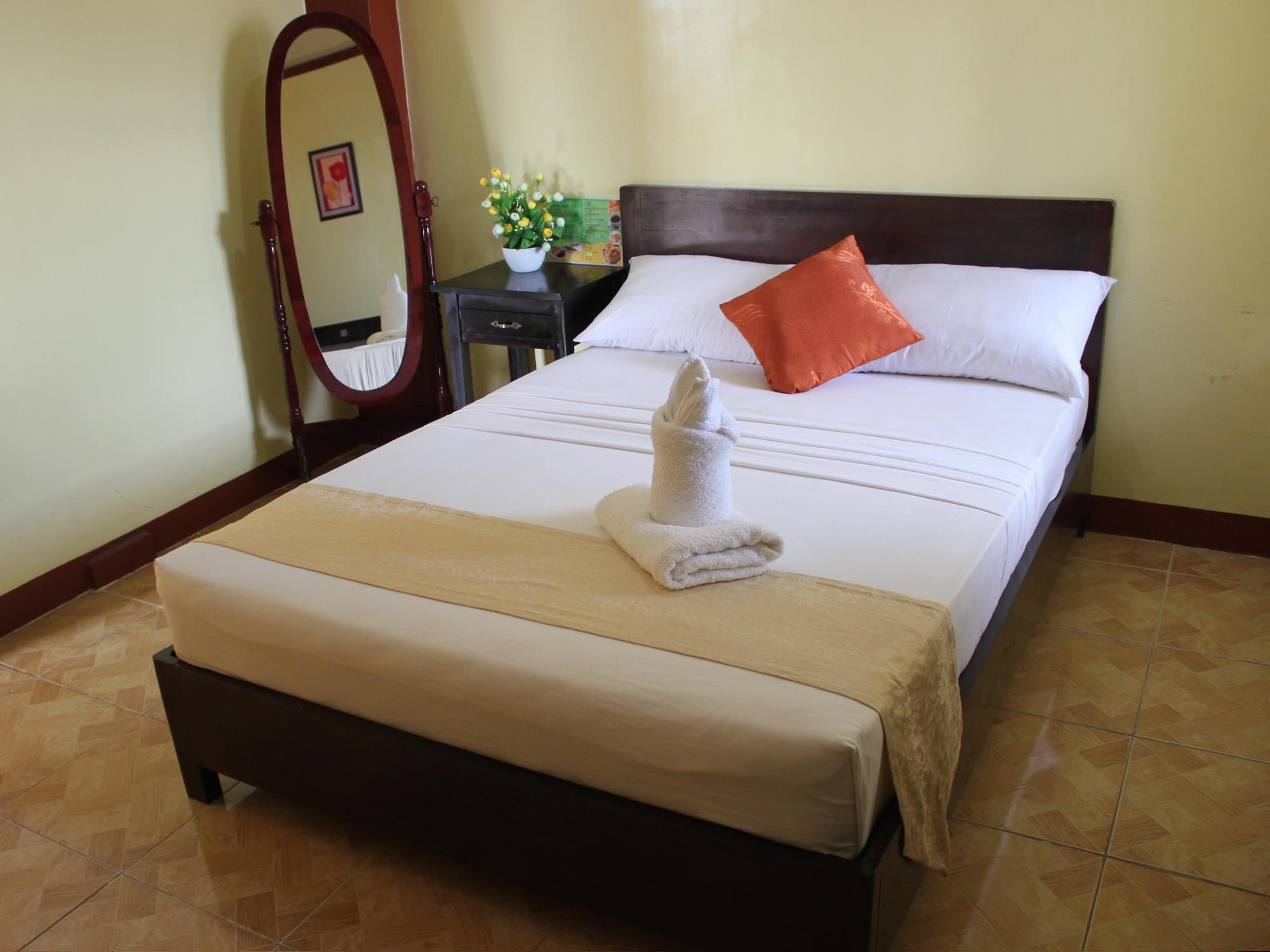 Reddoorz Near Golden Sarok Shrine Hotel Kalibo Bagian luar foto