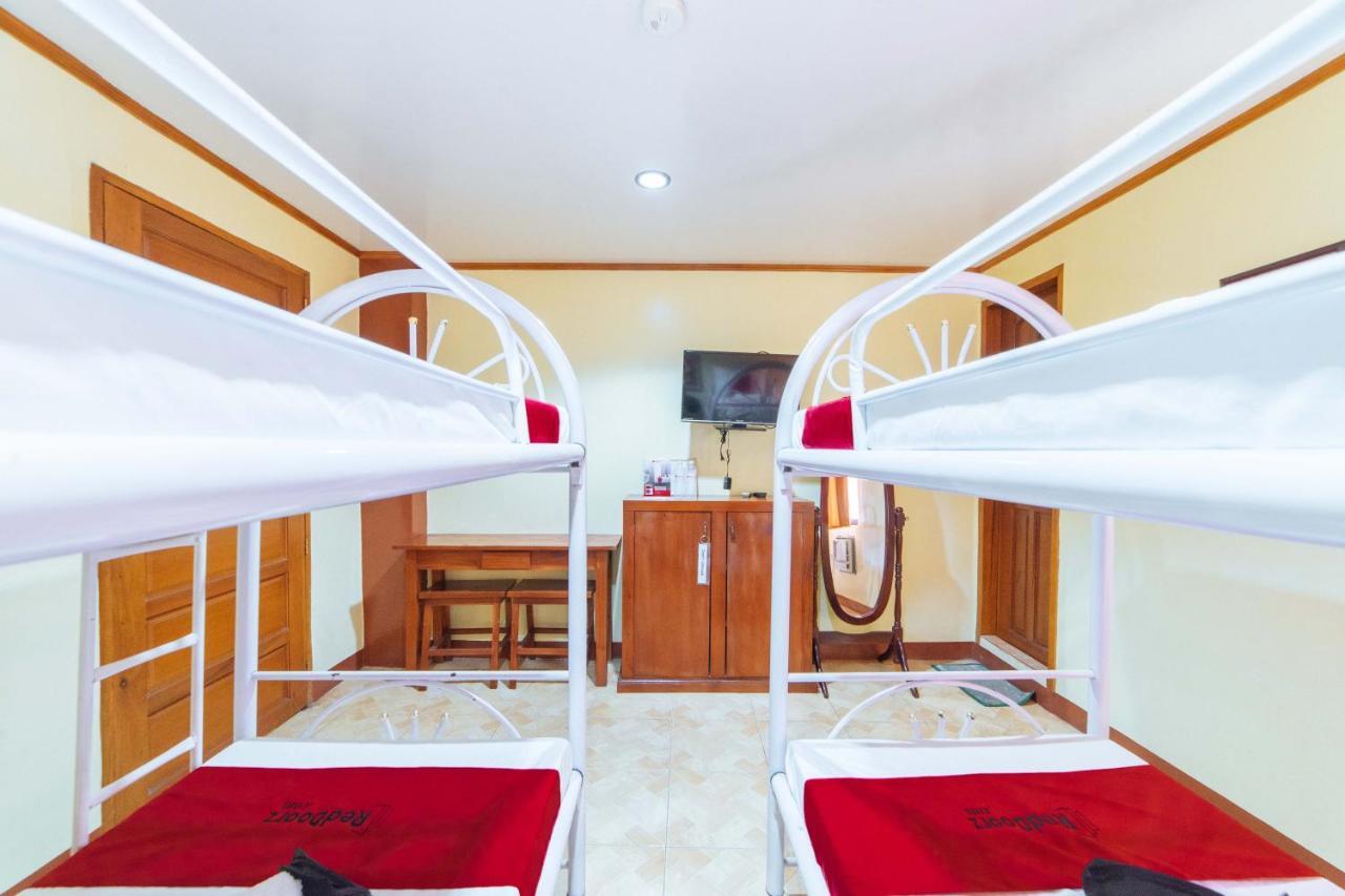 Reddoorz Near Golden Sarok Shrine Hotel Kalibo Bagian luar foto