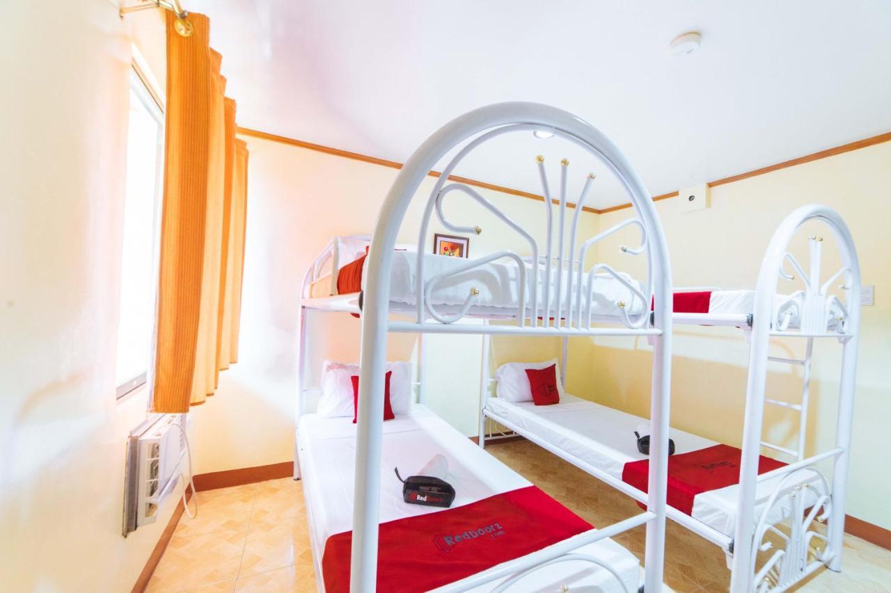 Reddoorz Near Golden Sarok Shrine Hotel Kalibo Bagian luar foto