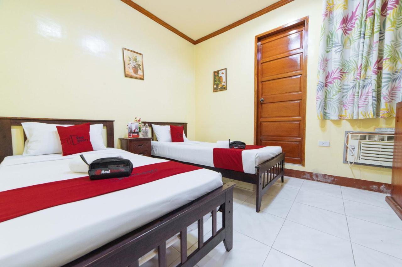 Reddoorz Near Golden Sarok Shrine Hotel Kalibo Bagian luar foto