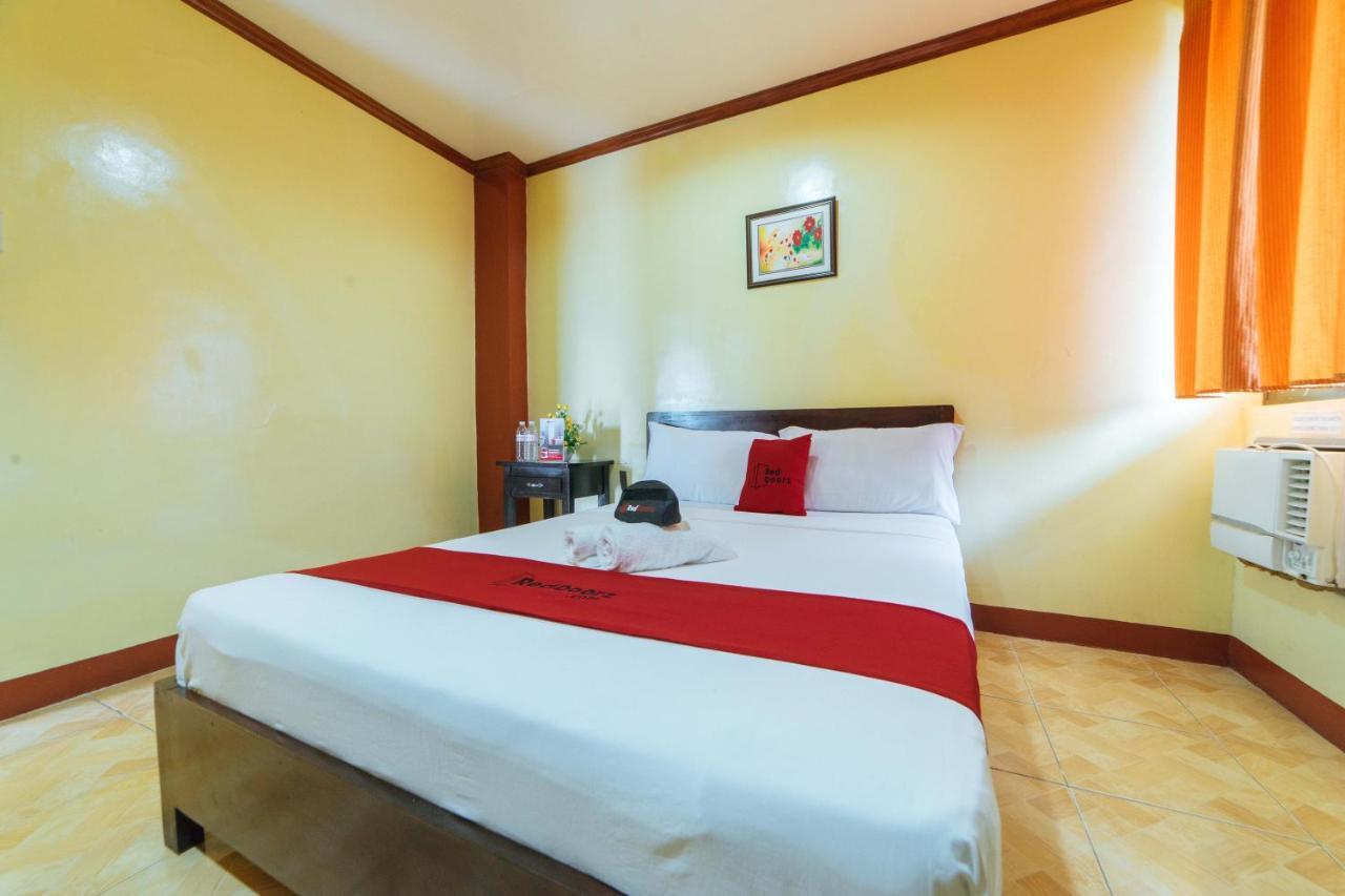 Reddoorz Near Golden Sarok Shrine Hotel Kalibo Bagian luar foto