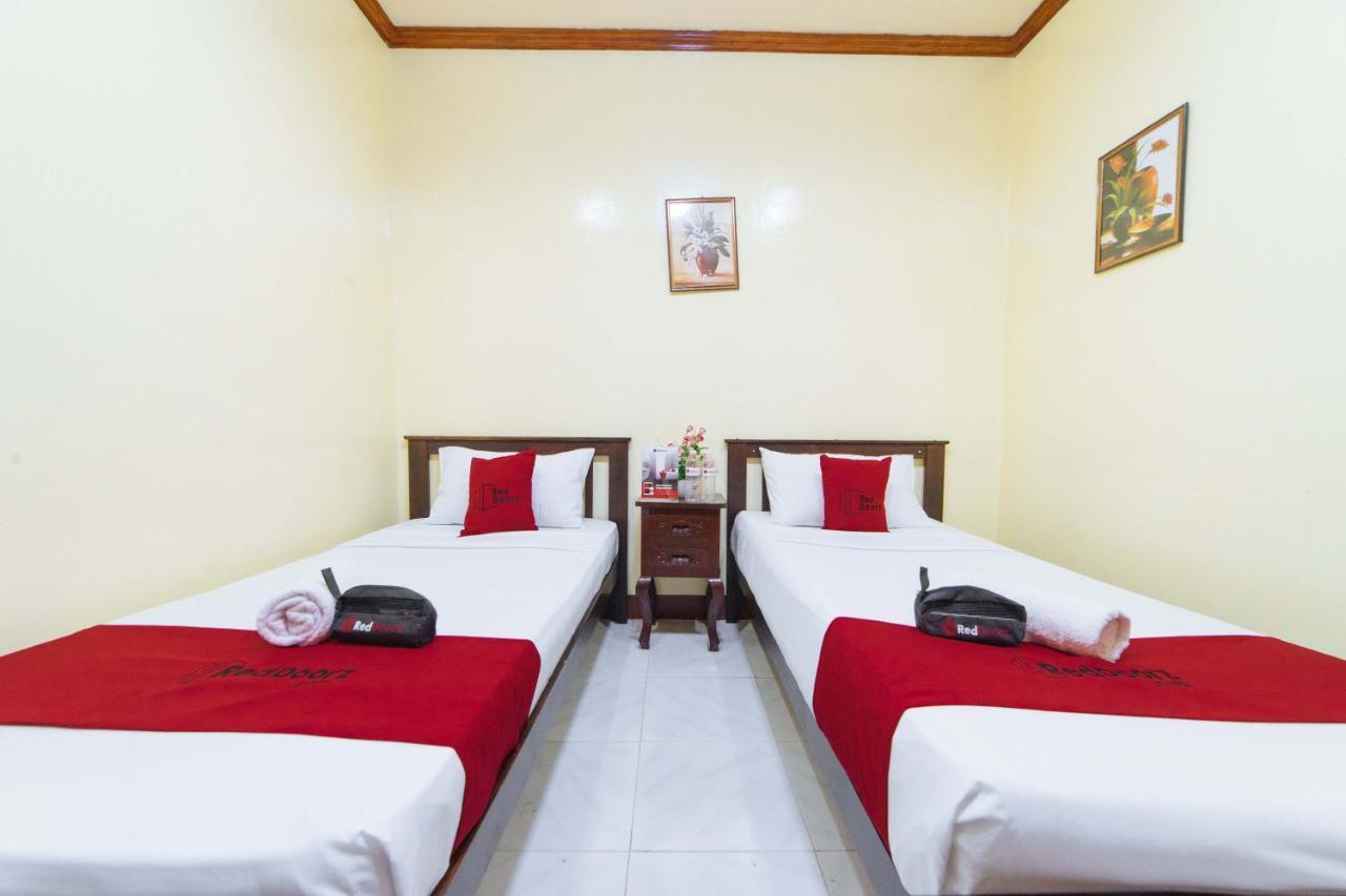 Reddoorz Near Golden Sarok Shrine Hotel Kalibo Bagian luar foto
