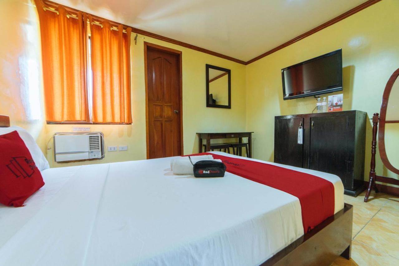 Reddoorz Near Golden Sarok Shrine Hotel Kalibo Bagian luar foto