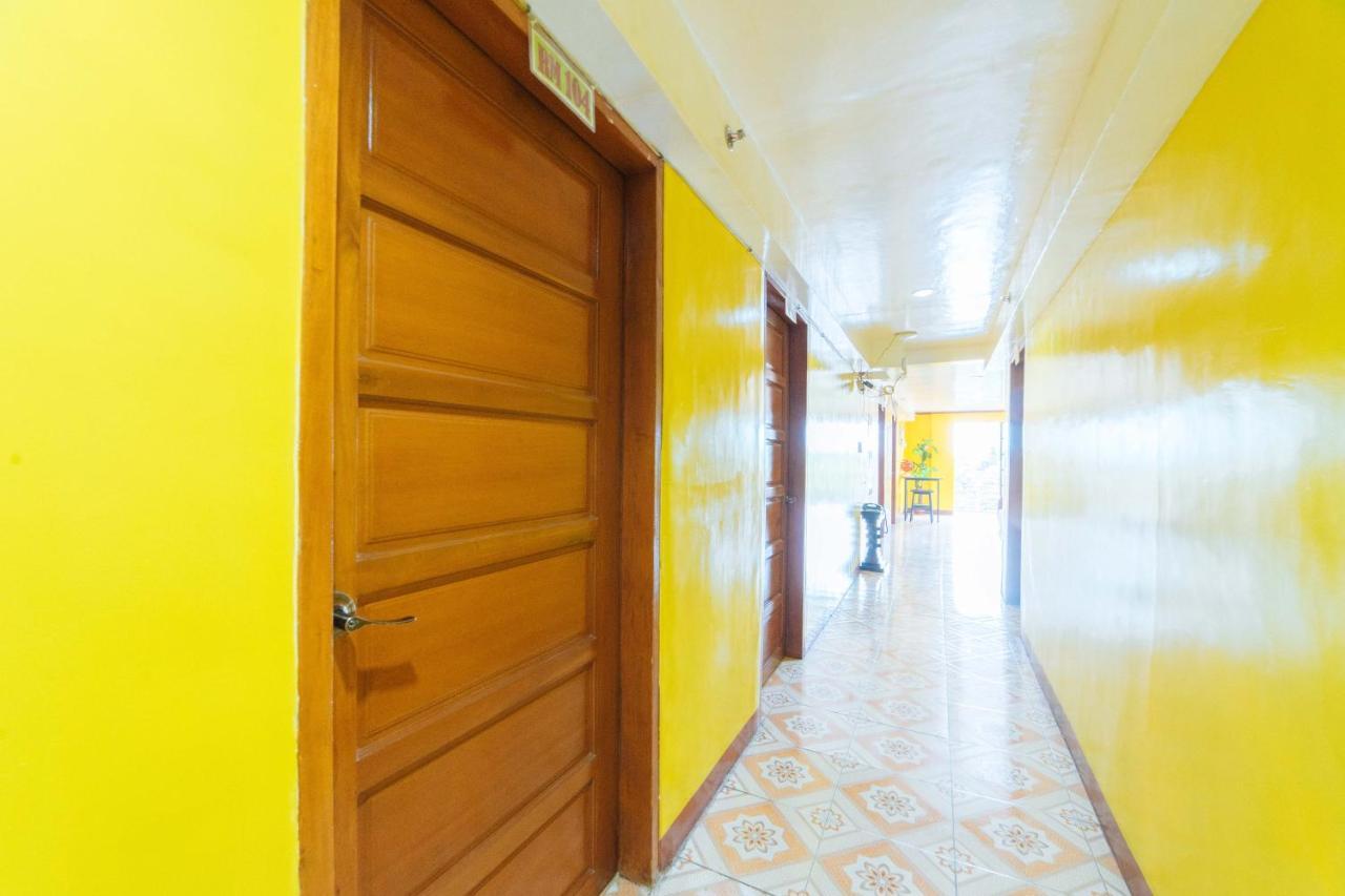 Reddoorz Near Golden Sarok Shrine Hotel Kalibo Bagian luar foto