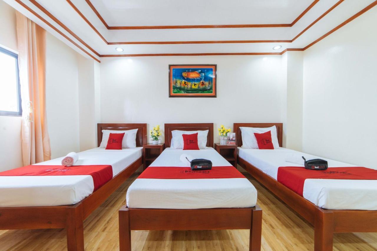 Reddoorz Near Golden Sarok Shrine Hotel Kalibo Bagian luar foto