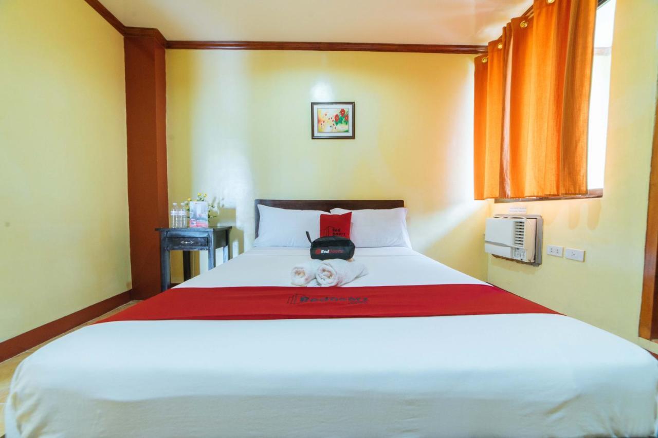 Reddoorz Near Golden Sarok Shrine Hotel Kalibo Bagian luar foto
